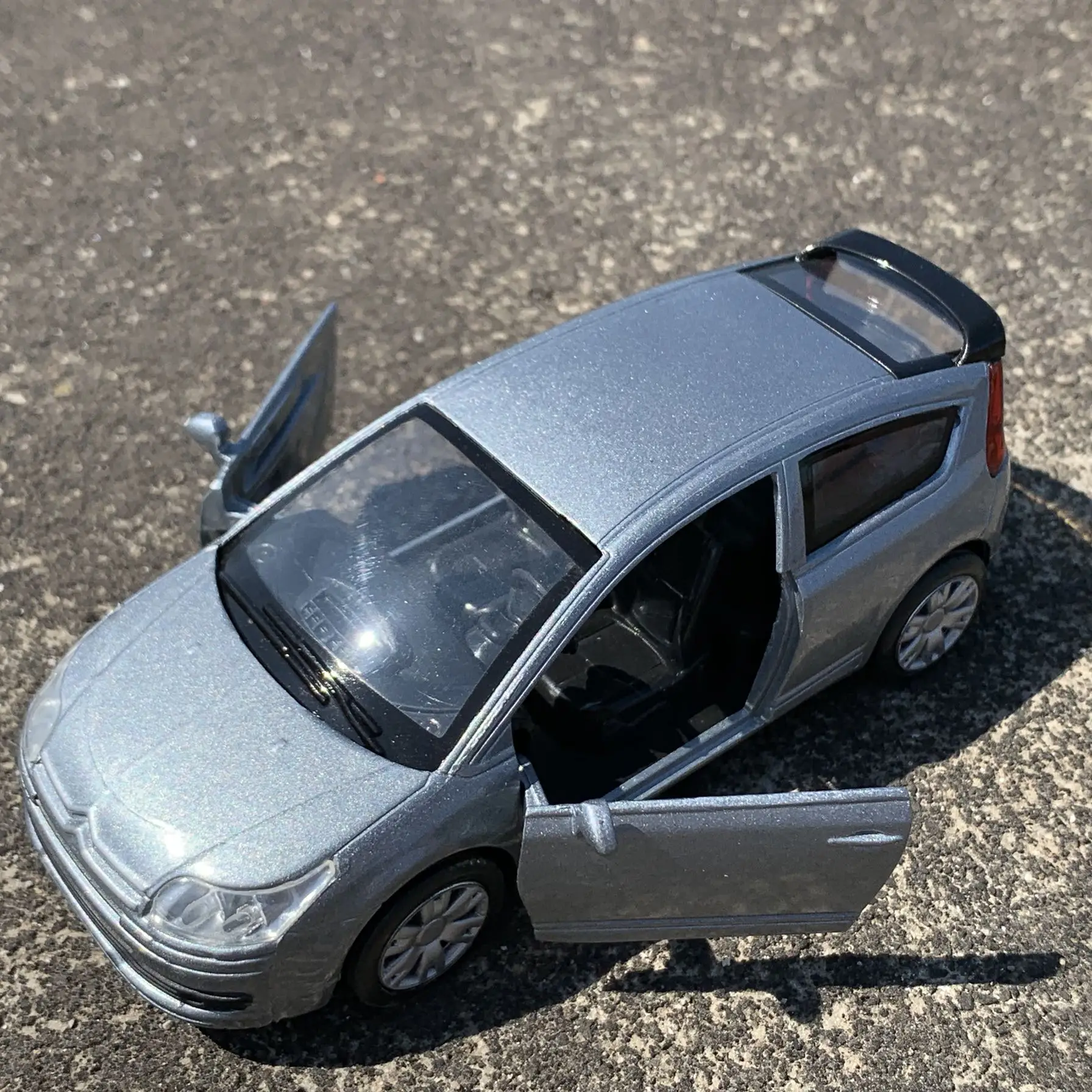 NEWRAY 1/32 масштаб Франция Citroen C4 литая металлическая модель автомобиля игрушка для детей, коллекция, украшение, подарок - Цвет: Серебристый