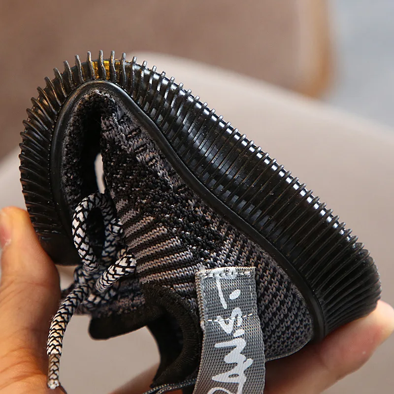 2020 Fashion Kids LED Light Shoes Baby Boy and Girl Casual Sport Shoes Glowing Soft Bottom Toddler Shoes Sneakers High Quality