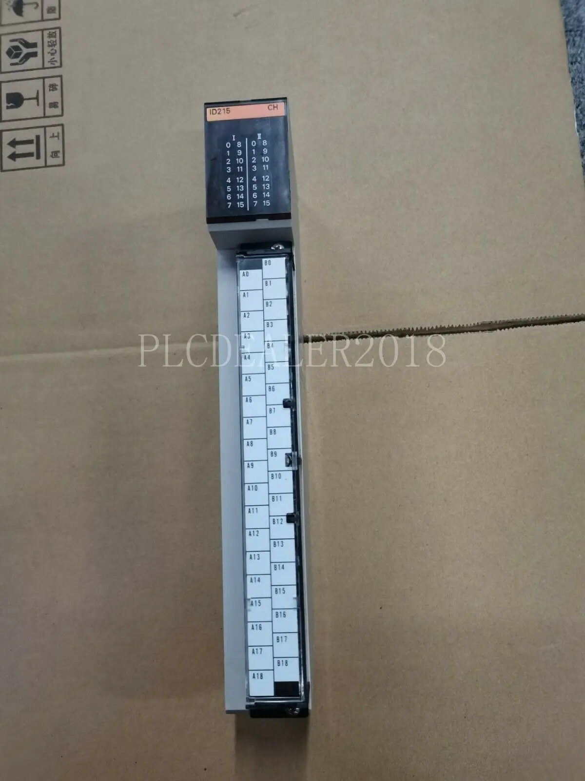 В коробке Omron 3G2A5-ID215 3G2A5ID215 входной модуль