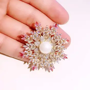 

Autumn and winter new color snowflake brooch natural freshwater pearl corsage micro-inlaid zircon Korean version ornaments