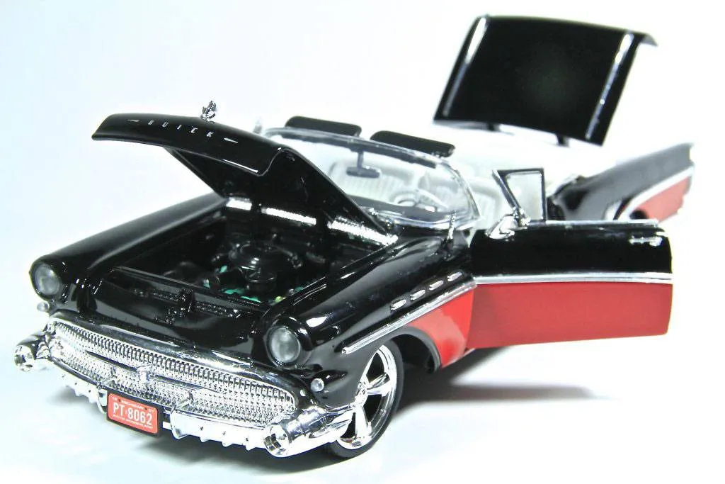 Машина «Custom Classics 1957 Buick Roadmaster» MotorMax