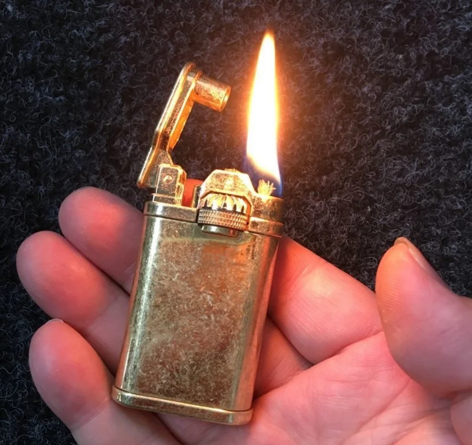 Briquet Kerosene Original Pour Homme, Roue De Broyage Rétro, Personnalité  Nostalgique, Allumage Créatif À Pression, Machine À Huile En Coton Vintage  - Cigarette Accessoires - AliExpress