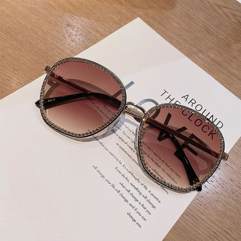 

DOISYER New fashion big frame ladies diamond sunglasses trend personality square dot drill sunglasses