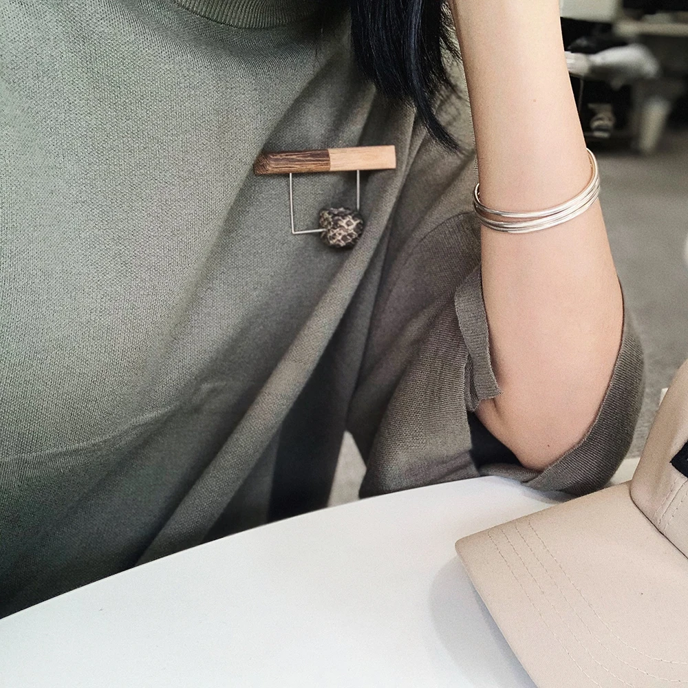 Amorita boutique Simple style wood brooch