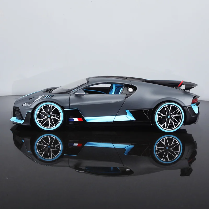 Изысканный подарок 1:18 Bugatti Divo модель спортивного сплава автомобиля, высокая модель литья под давлением, расширенная коллекция