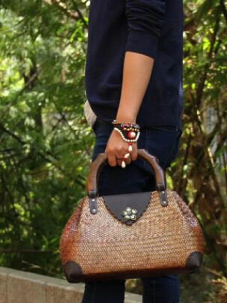 2021 New Retro Style Woven Handbags Rattan Woven Bags Straw Woven Bags Leisure Vacation Wooden Handles Leisure Handbags