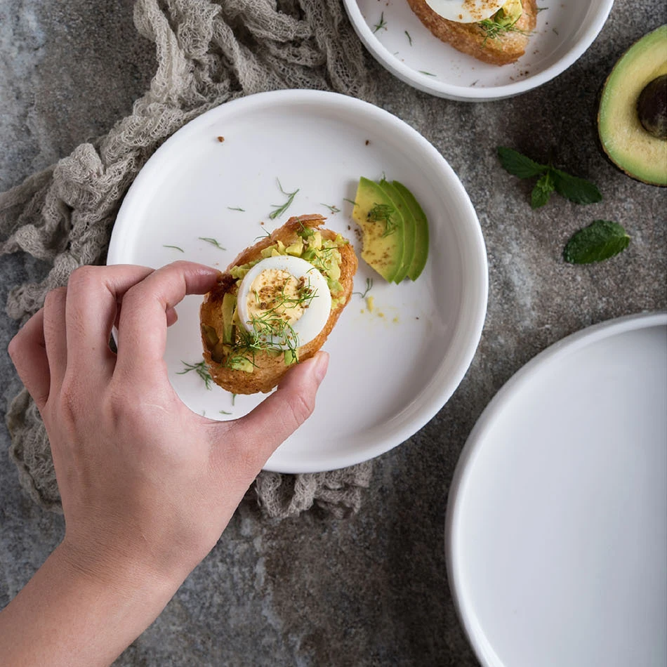 Tanie 1x biała okrągła porcelana jadalnia śniadanie desery ciasto przekąski obiad talerz do serwowania danie ekologiczne naczynia mikrofalowe bezpieczne