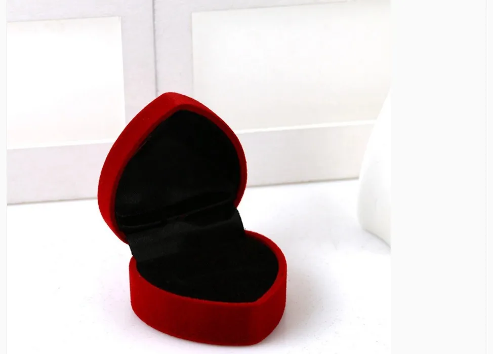 

Dan jie Box Gold Jewlery Box Bright Red Top Grade Heart Shape Flocked Ring Box Send hun li he