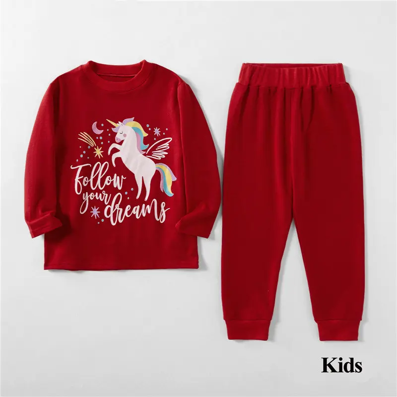 Семейные рождественские пижамы; сезон осень; милый пижамный комплект с рисунком единорога; Рождественская одежда для мамы и детей; одежда для сна в семейном стиле; C0655