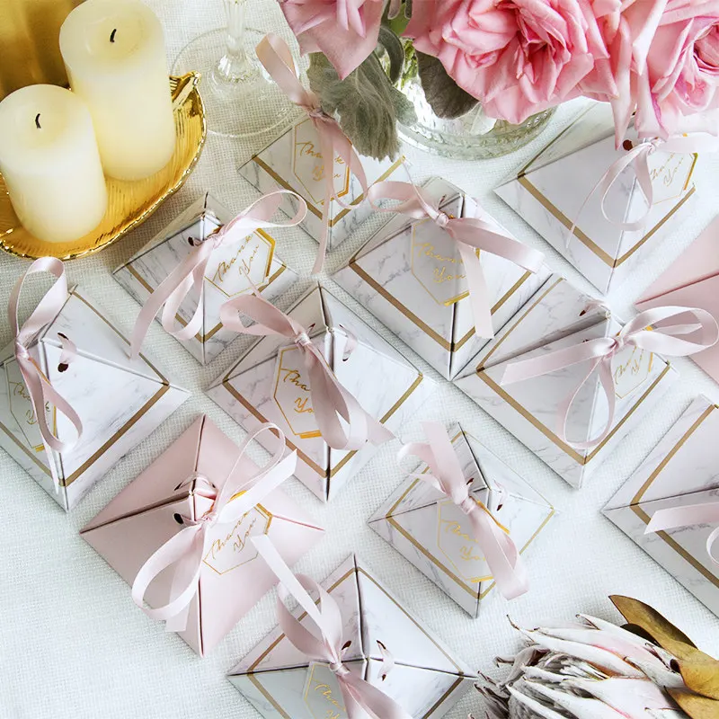 

20pcs/lot Triangular Style Candy Box Wedding Gifts For Guests Wedding Favors And Gifts Gift Box Wedding Decoration