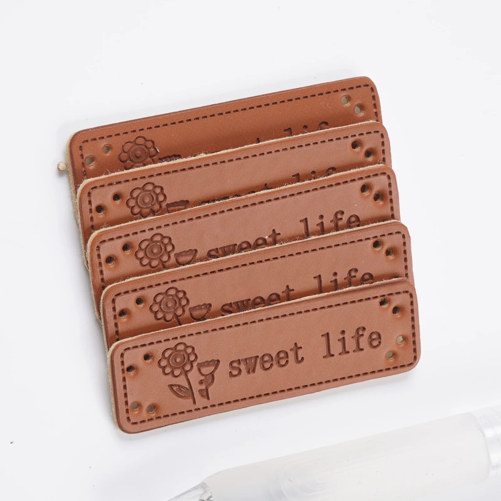 

20Pcs Clothes Labels Handmade Apparel Tags PU Leather Letter Printed Patches Sewing Garment Label Crafts DIY Clothing Tag Patch