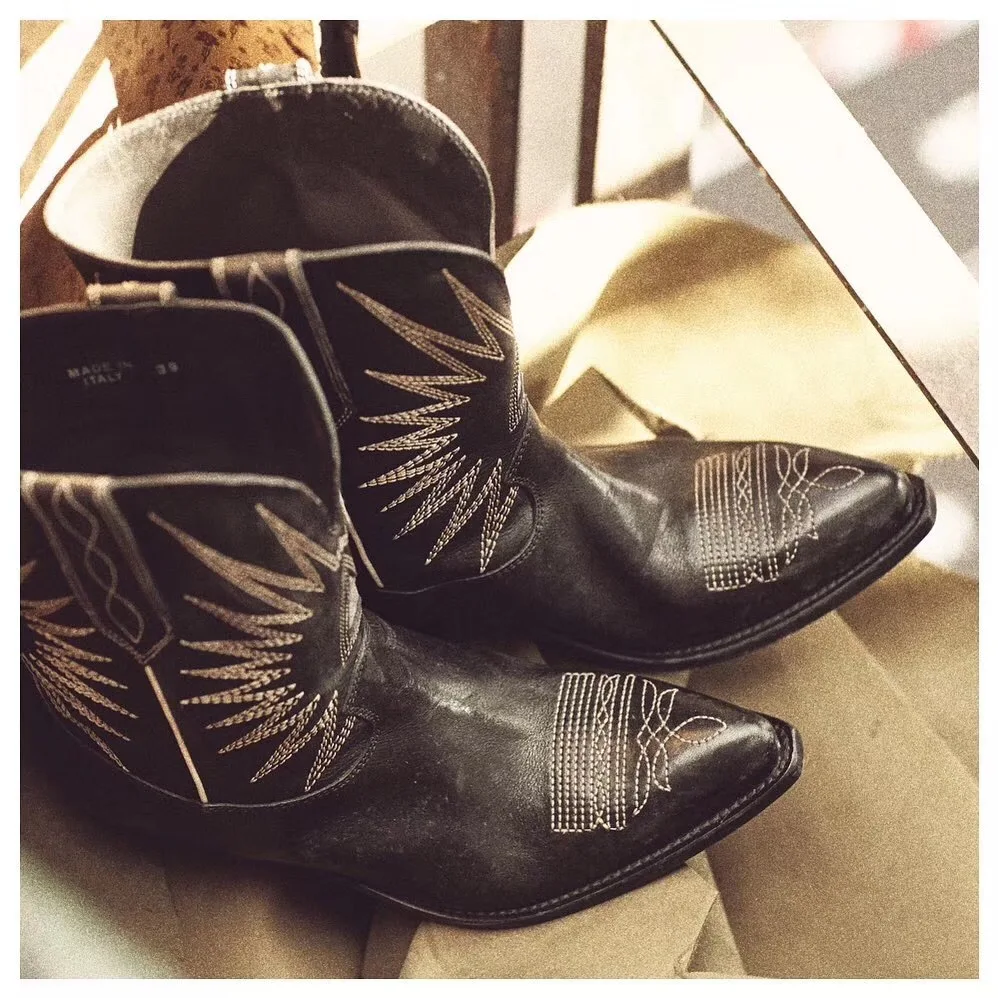 

New Western mid calf Cowboy Boots Ins Net Red Wind Retro-style Electro-embroidered Individual Shoes and Shoes for Women