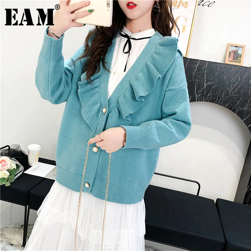 

[EAM] Loose Fit Ruffles Pearls Button Knitting Jacket New V-collar Long Sleeve Women Coat Fashion Tide Autumn Winter 2019 JZ106