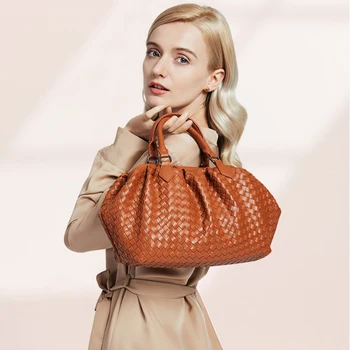 

Luxury weaving Women Handbags Shoulder Bag 2020 Cloud Messenger crossbody Bag High Capacity travel Bag For womens