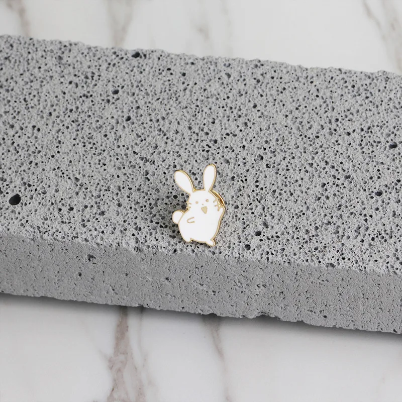 Summer Hot Selling Clothing Cartoon Cute Rabbit Brooch