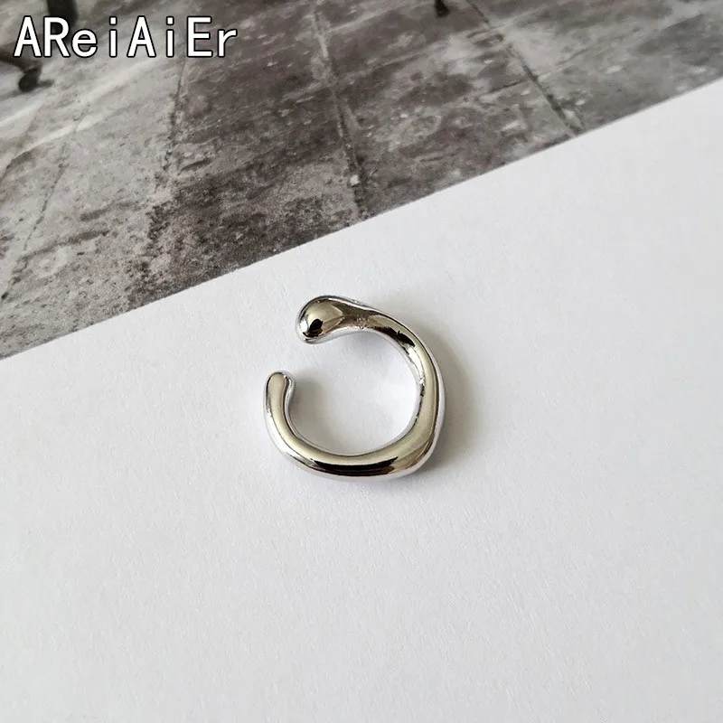 Silver single Серьги Европейская и американская мода высокой чувствительности неправильный круг зажим для на Хрящ уха без проколов небольшой холодный ветер металлические круглые серьги - Окраска металла: Silver single
