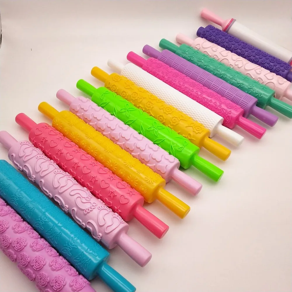 Pastic Non-Stick Fondant Rolling Pin Tool Portable Embossed Rolling Pin Heart Pattern Fondant Pastry Cake Decorating Tool