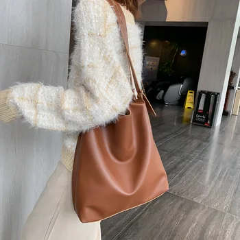 

2020 new women's bag Korean version of the shoulder bag autumn and winter fashion temperament soft leather crossbody bag