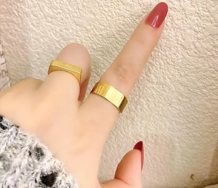 

Женское ювелирное изделие из нержавеющей стали, кольцо с волнистой лентой из титана с 18-каратным золотом, дизайнерский клубный яркий редкий элегантный Японский Корейский