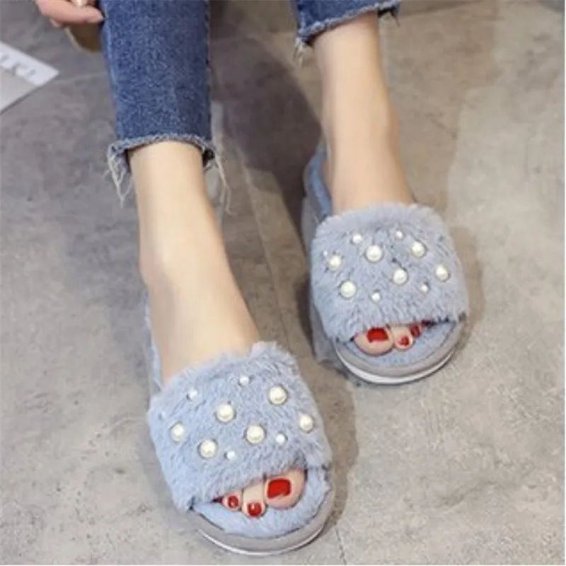 Женские меховые шлепанцы с жемчугом летние пушистые домашние на плоской подошве