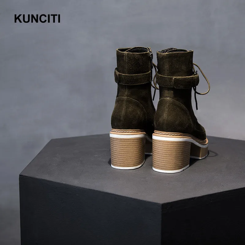 KUNCITI/; армейские зеленые ботинки на платформе; ботильоны с острым носком; теплая зимняя обувь на шнуровке; ботинки на не сужающемся книзу высоком массивном каблуке; D104
