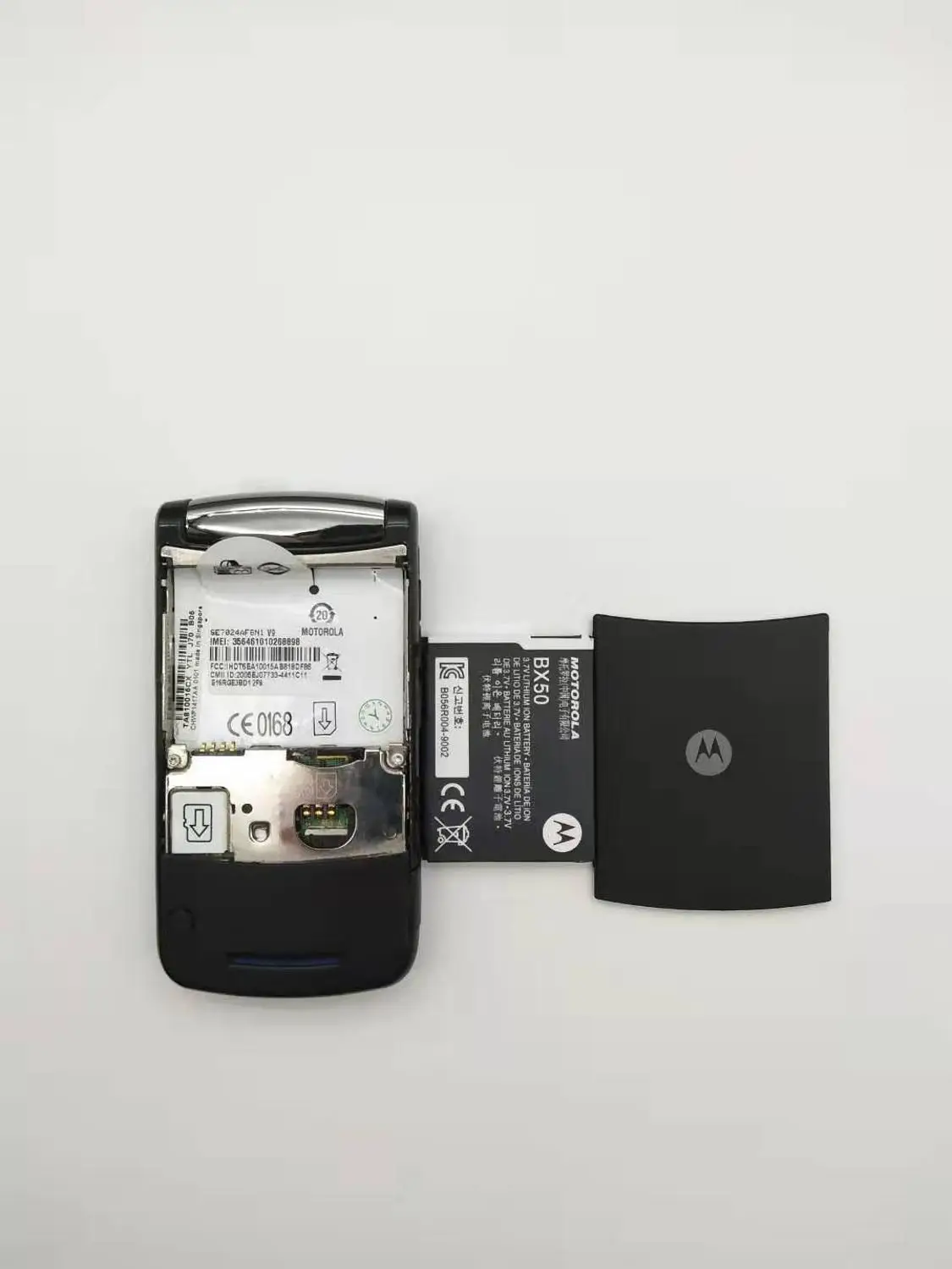 Мобильный телефон Motorola RAZR2 V9 2," 3G 2GB 2.0MP GSM WCDMA флип сотовый телефон-в запечатанной коробке
