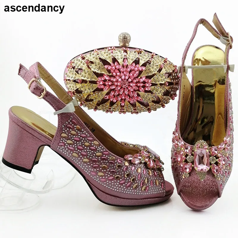 Nieuwe Afrikaanse Party Schoen en Tas Set Dames Italiaanse Schoenen en Tas Set Versierd met Strass Hoge Kwaliteit Afrikaanse Bruiloft schoenen Nieuwe Afrikaanse Party Schoen en Tas Set Dames Italiaanse Schoenen en Tas Set Versierd met Strass Hoge Kwaliteit Afrikaanse Bruiloft schoenen