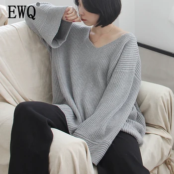 

[EWQ] New Spring Autumn 2020 Fashion Grey Simple Sexy V-Neck Long Flare Sleeve Big Size Loose Knit Sweater Women All Match QE155