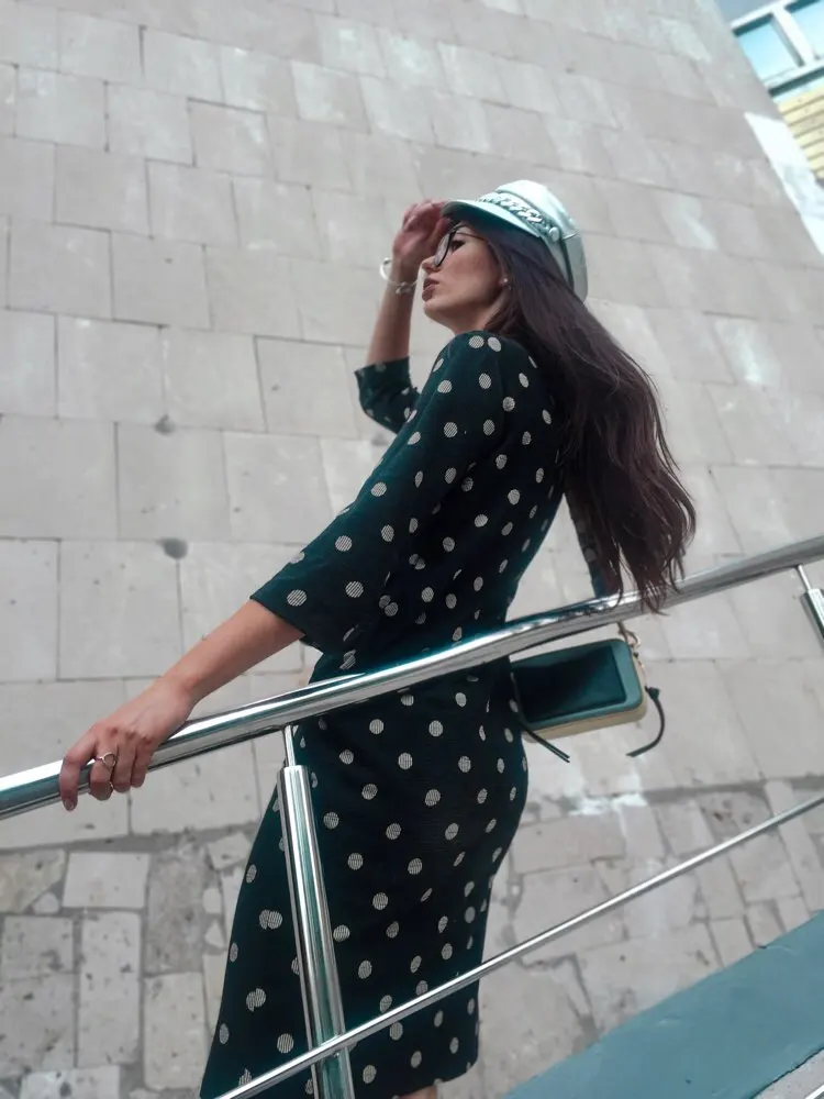 H54e325350f334091a8b687a640a09a06G