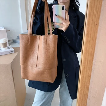 

New Lady Shoulder Bag Literary Female Postman Bag Brown Fashion Wild Bag Large Capacity Simple Women Bucket Bags