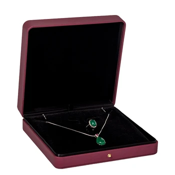 

New Arrival 2020 Tasteful buckle vintage red Storage Packaging Complete jewelry Ring Pendant box For Temperament Women