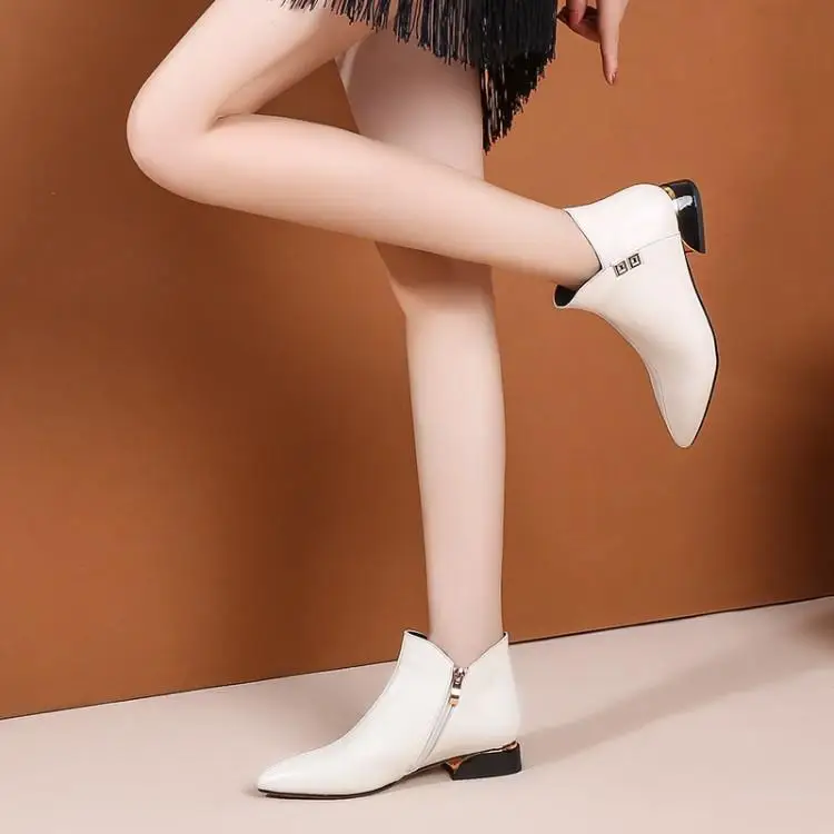 

Martin boots in the fall and winter of female female thick with short boots with black boots head layer cowhide 3 cm