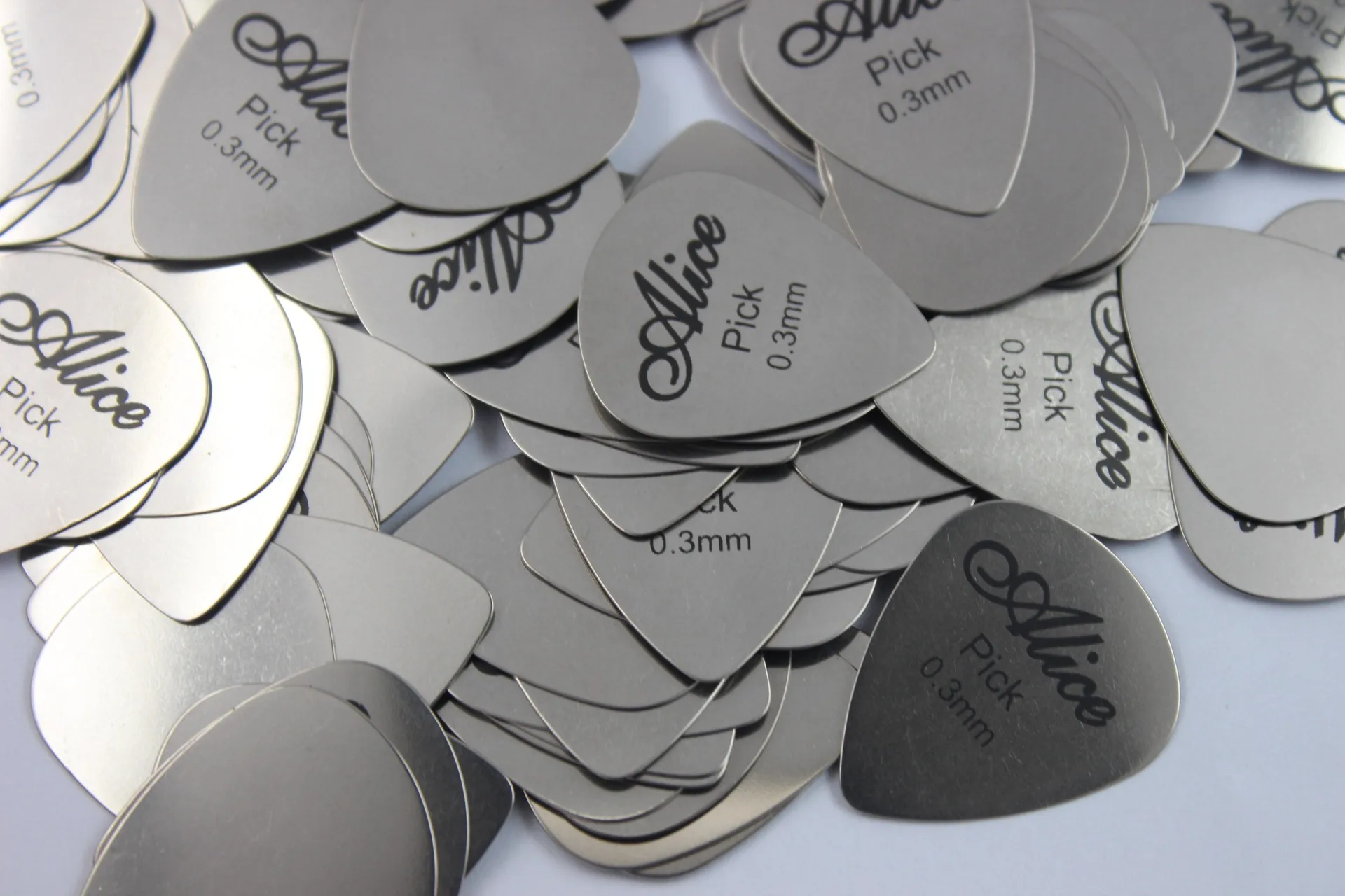Guitar picks Box Case Mediator Thickness 0.58 0.71 0.81 0.96 1.2 1.5mm Finger shrapnel DDJ