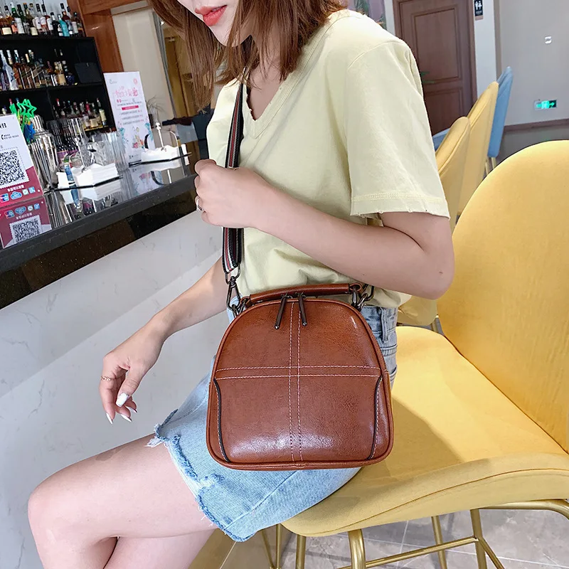 

2019 new women's handbags Korean version of simple fashion solid-color zipper opening ins style hand-held slanted shoulder bag