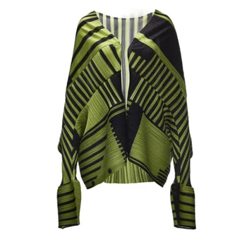 

LANMREM 2020 Spring Summer New Arrivals Turn Down Collar Full Sleeve Print Pattern Women Fashion Casual Loose Shirt AW82702