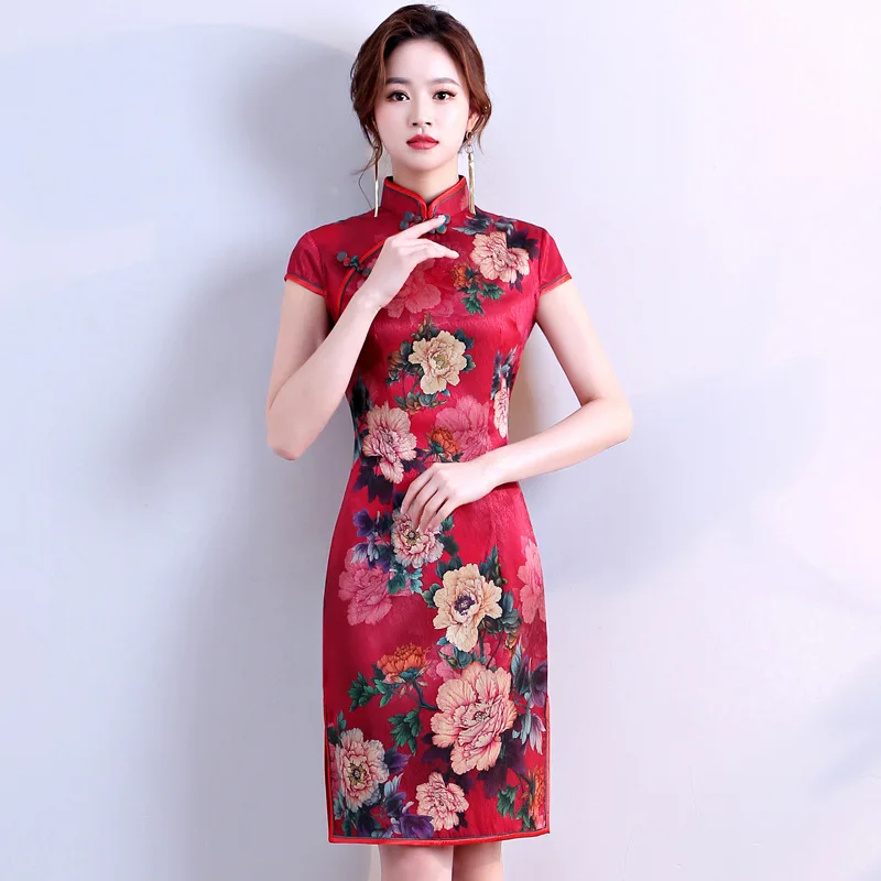 Стиль рекомендуется имитация шелковой ткани Cheongsam короткий рукав Весна Лето Стенд воротник Мода молодой повседневной жизни Cheongsam