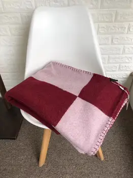 

European and American Nobles Luxury Thick Red H Blanket Shawl Scarf Thick Air Conditioning Sofa Aircraft Blanket Shawl