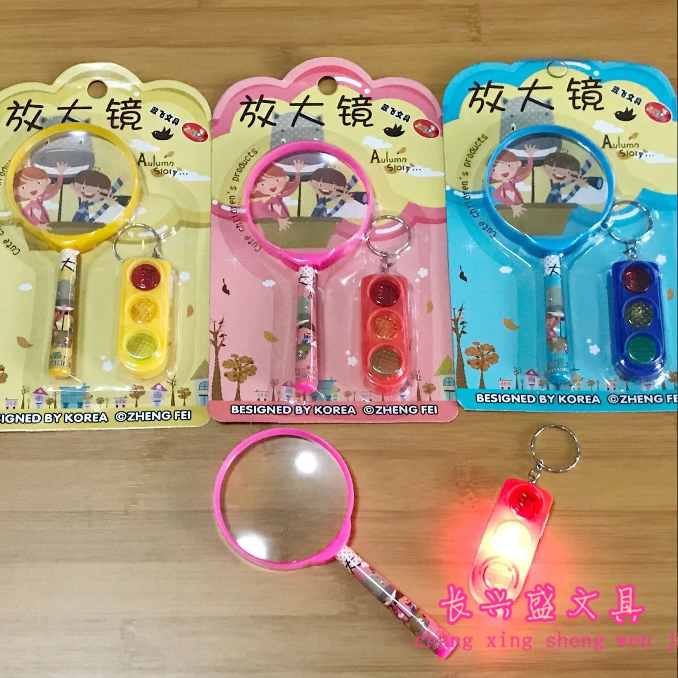 

Children Science Experiment Toy Educational Early Childhood Cartoon Magnifying Glass And Yellow Three-Color Keychain with Light