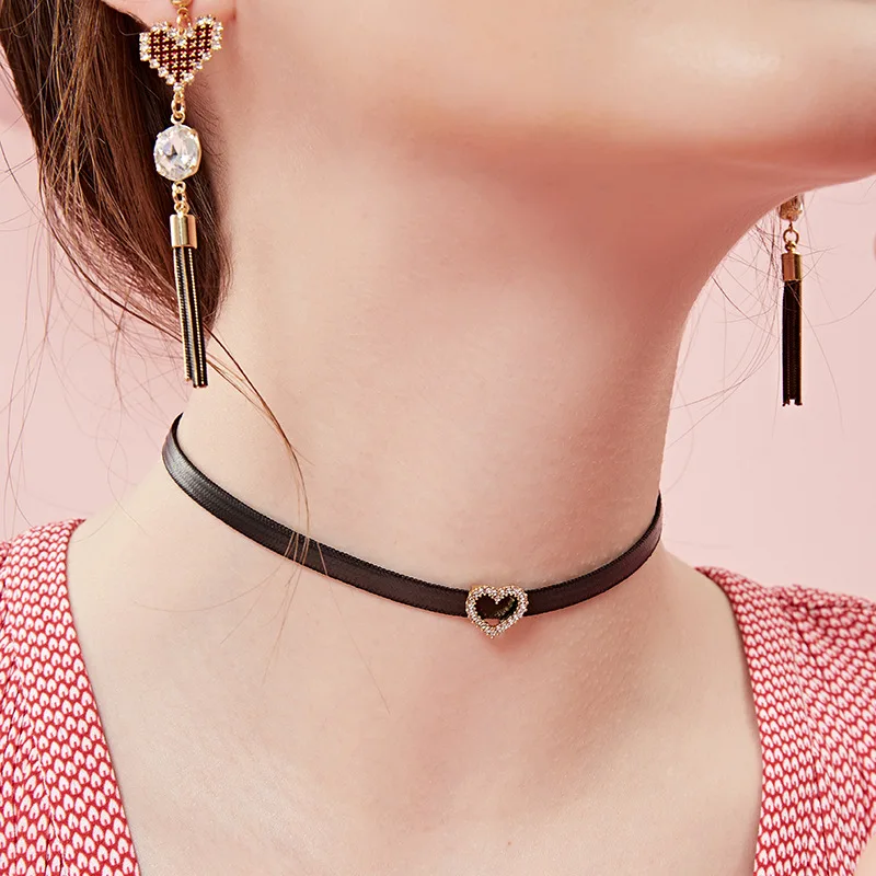 Simple Vintage Letter Shape Choker Necklace Korean Style Hollow Black Rope Velvet Collar Leather Collier Femme Chocker Jewelry