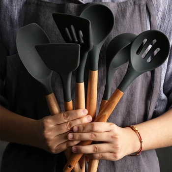 

8 in 1 Non-stick kitchenware Silicone Wooden Handle Filter kitchen Cooking Tool Sets for Salvage cooking Soup Spoon