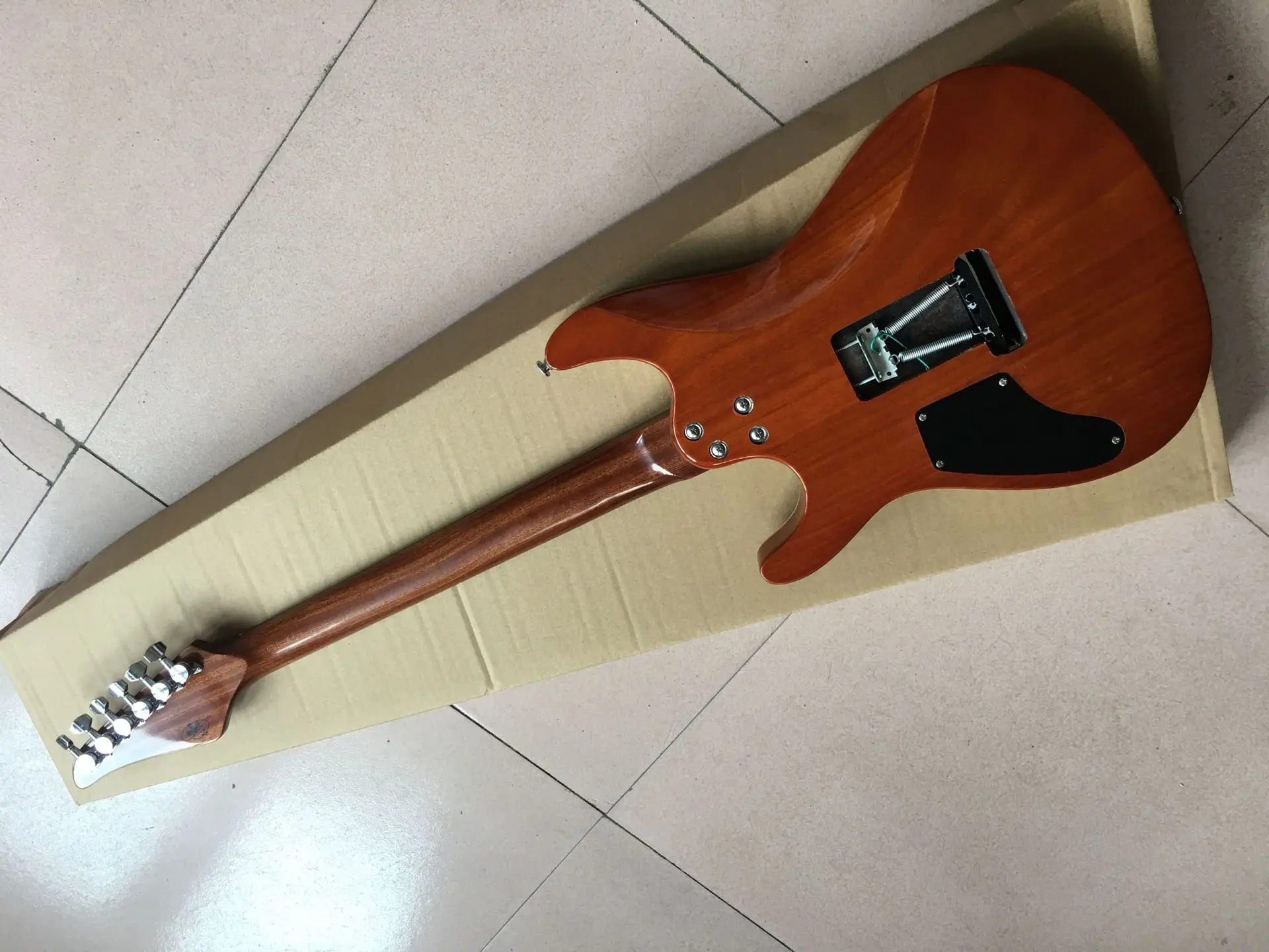 Высокое качество 6 струн электрогитара, палисандр гриф gitaar, тигровый клен Топ гитара ra. Реальные фотографии