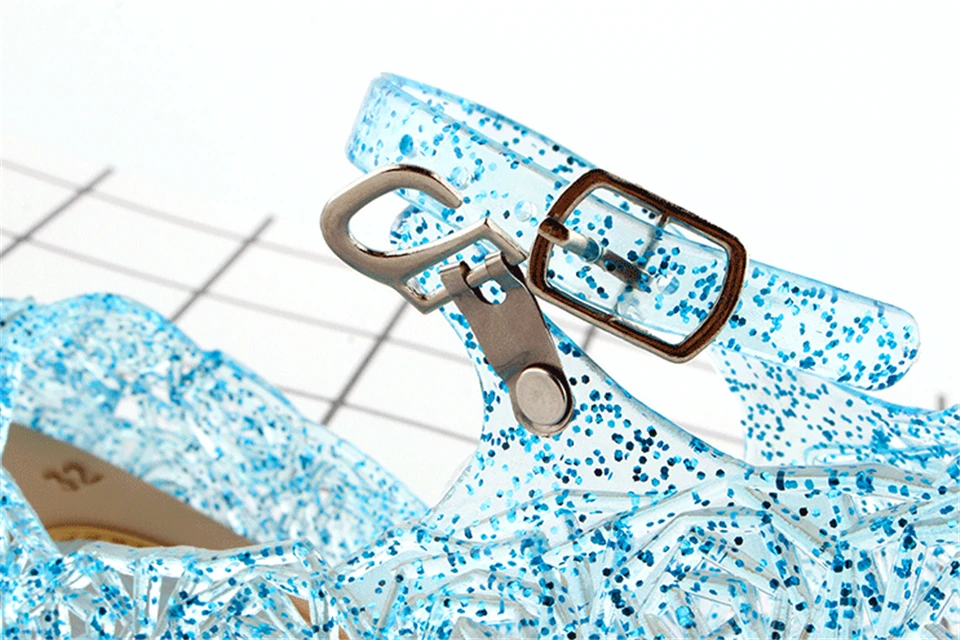 4111459555_2069472545