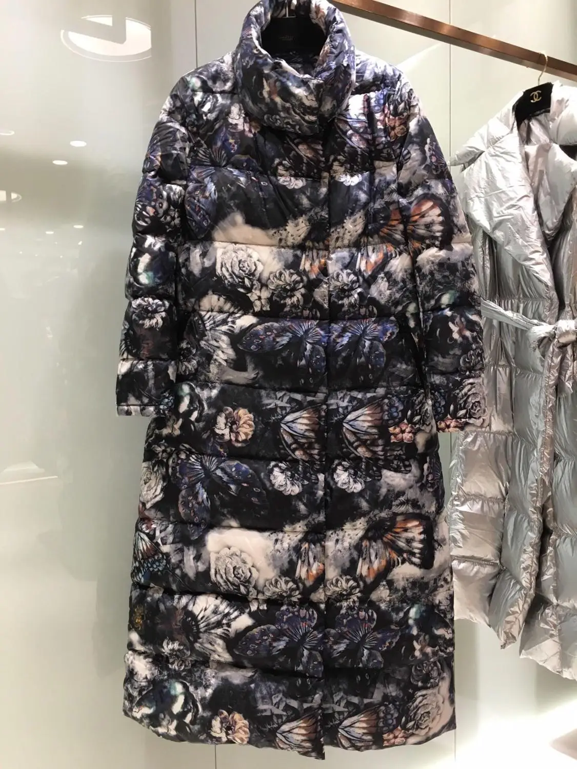 

2019 autumn and winter women's new white duck down stand long down jacket 0903