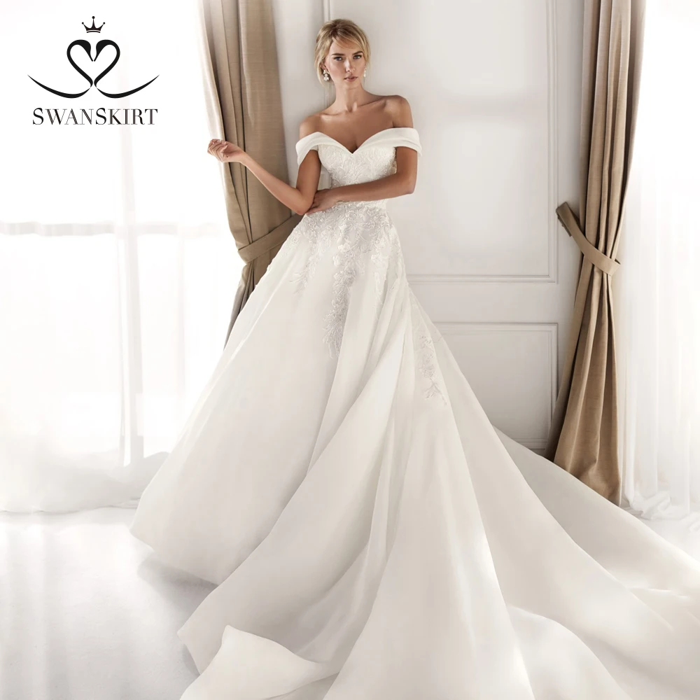 

Off Shoulder Satin Wedding Dress 2019 Swanskirt Sweetheart A-Line Chapel Train Bride gown Princess Size Vestido de Noiva NZ35
