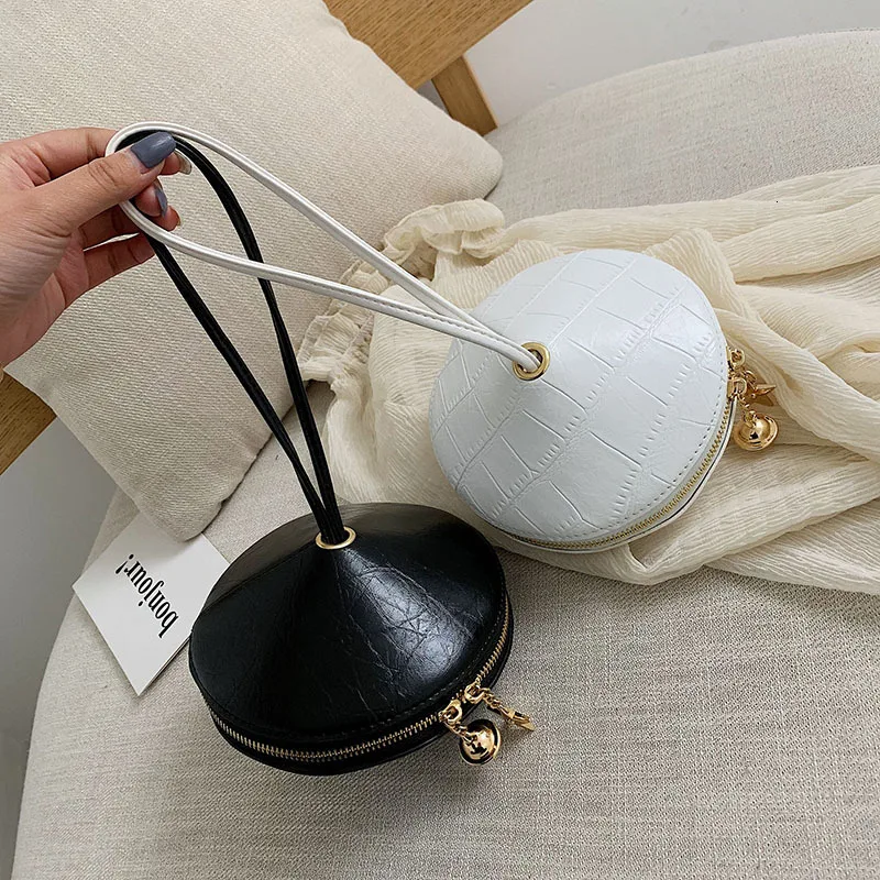2019 Bag Maɺm luxury Personality handbag Trend Western style Texture Messenger FASHION Small Circle Package PU women bags |