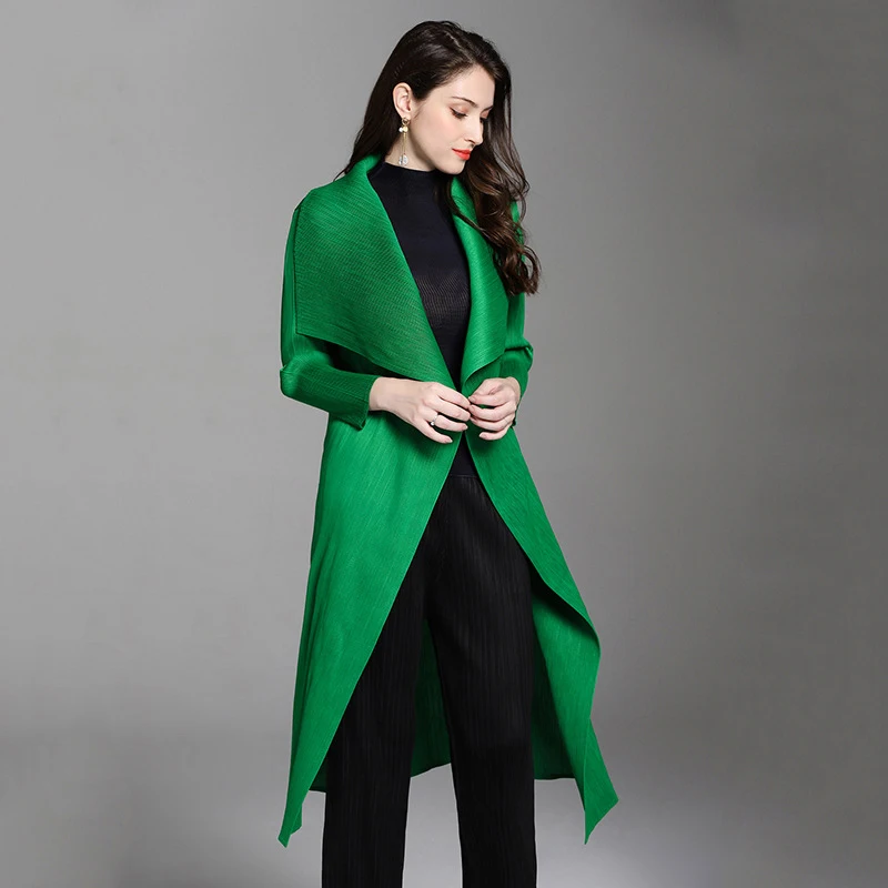 

New Autumn Winter V-collar Long Sleeve Green Pleated Big Size Long Windbreaker Women Trench Fashion Tide 45