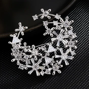 

Elegant White Snowflake Brooches Pins Cubic Zirconia Crystal Brooch Pin Fashion Jewelry Broche Femme Accessories Christmas Gift