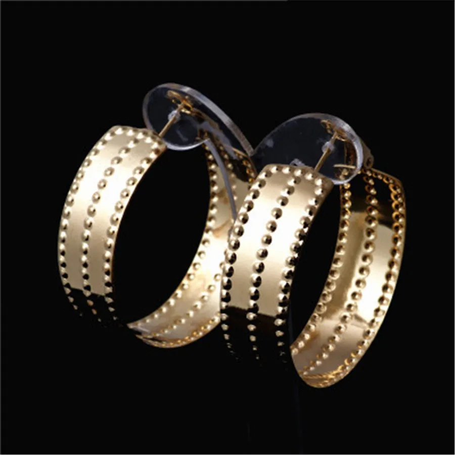 Личности большие круглые золотые серьги заклепки серьги в форме фигурного кольца для женщин