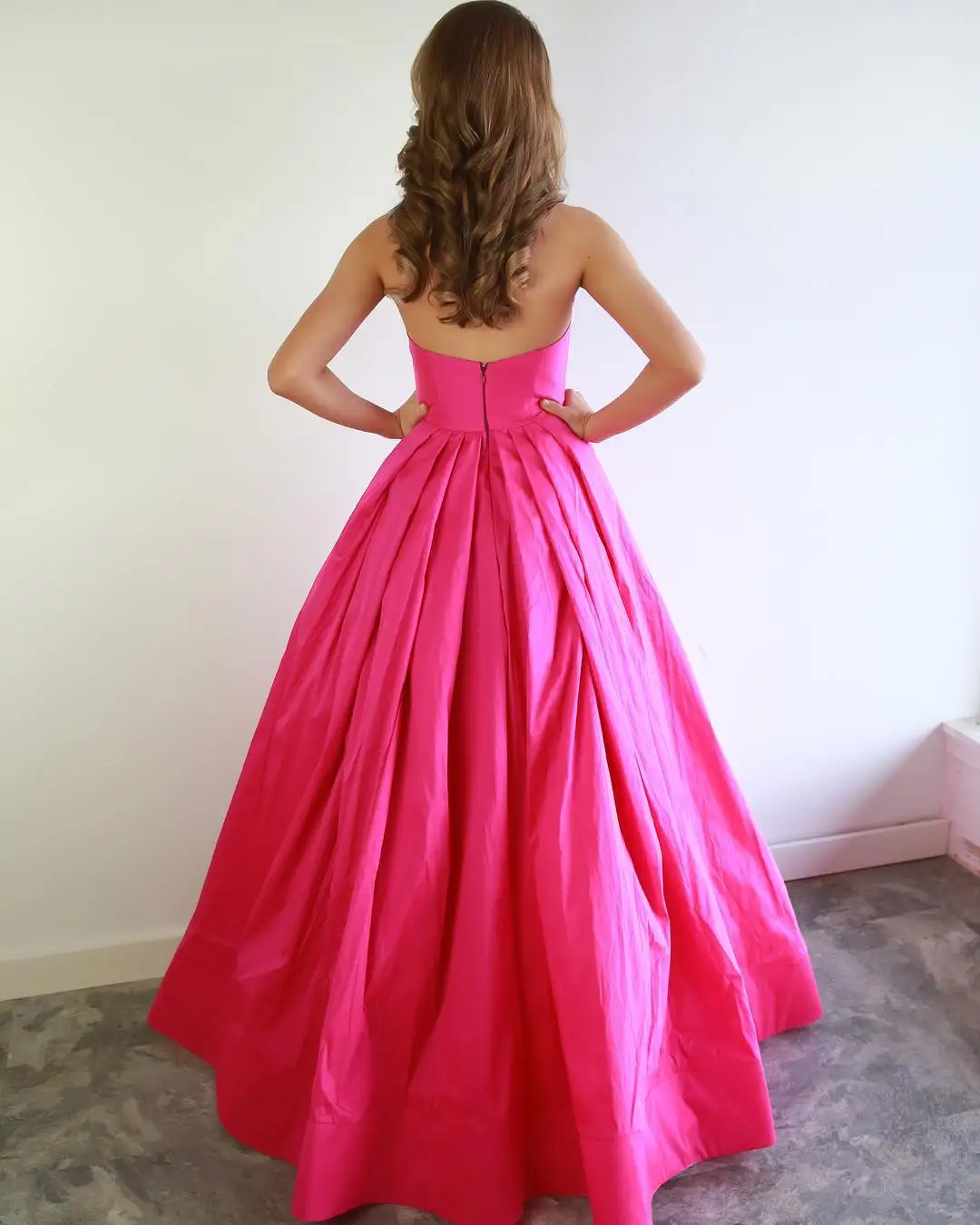 HONGFUYU Satin Hot Pink Prom Dresses Bowknot Sweetheart Zipper Party Gowns Full Length Evening Dress Formal Sleeveless Ball Gown