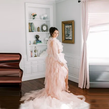 

Extra Puffy Maternity Dresses Long Sleeves See Thru Tiered Ruffles Lace V Neck Pregnancy Photo Shoot Dressing Gowns